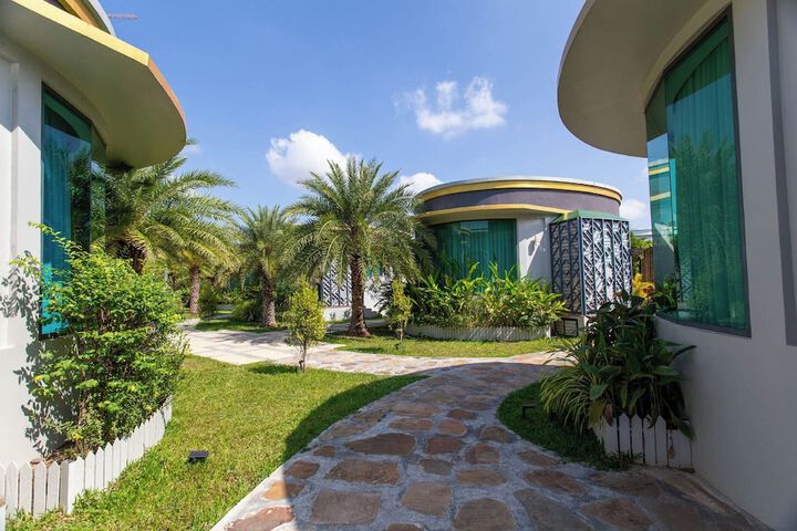 Hotel Exterior 255 of 313