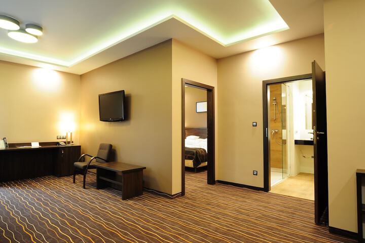 Room 9 of 47