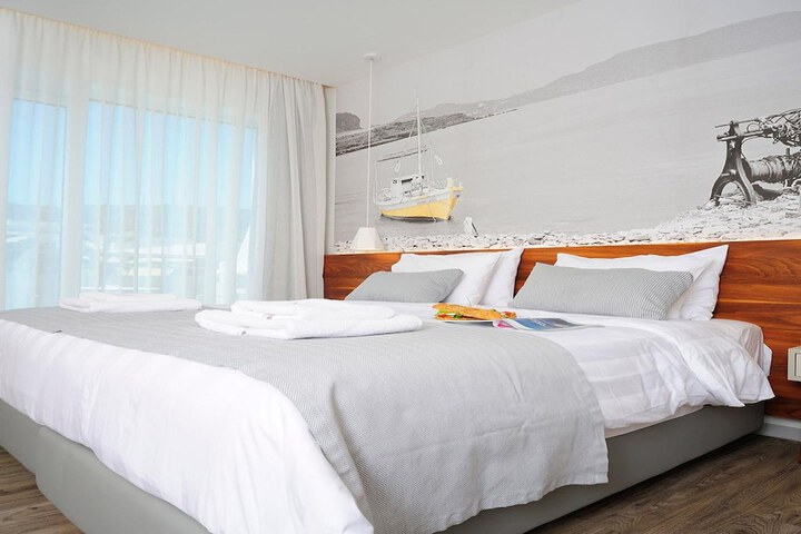 Room 45 of 171