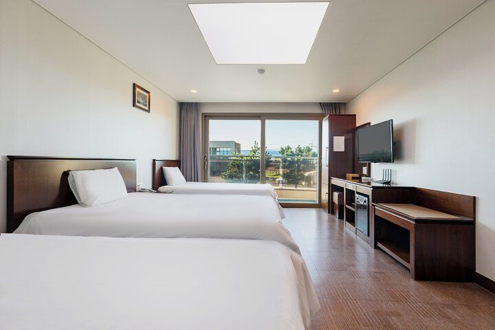 Room 7 of 14