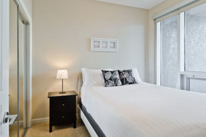Room 9 of 34