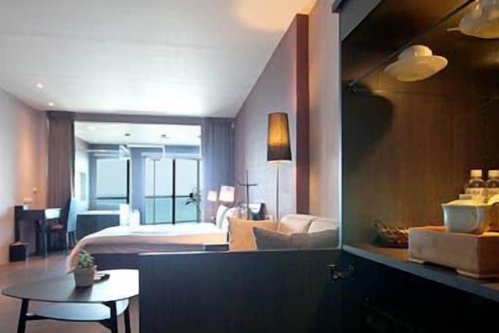 Room 11 of 100