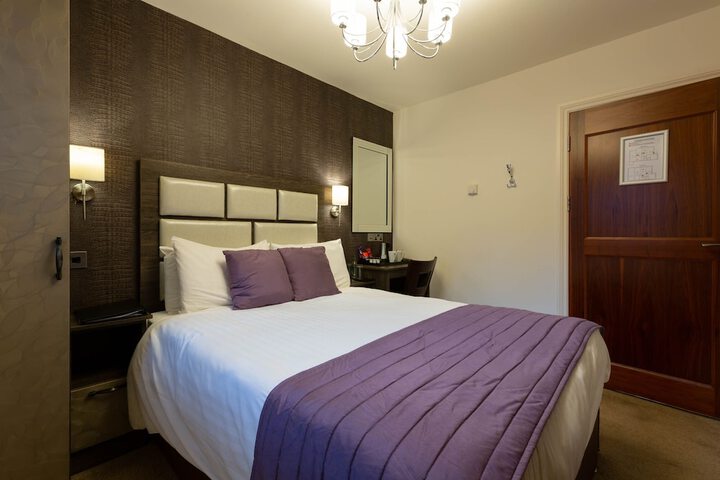 Room 8 of 32
