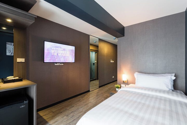 Room 14 of 33
