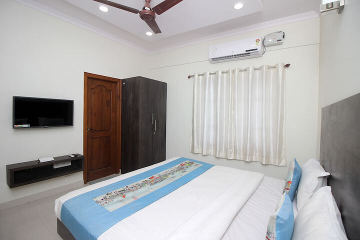 Room 9 of 18