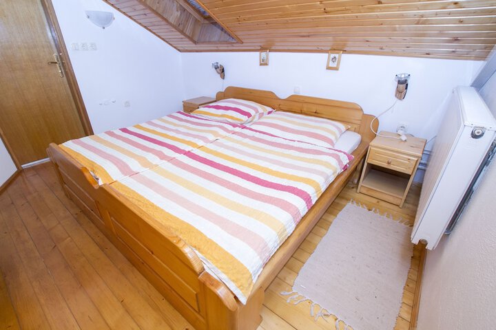 Room 12 of 49