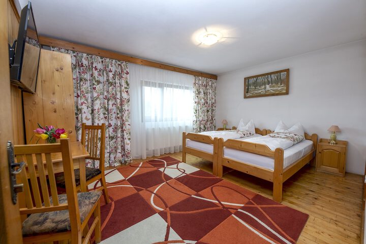 Room 6 of 9