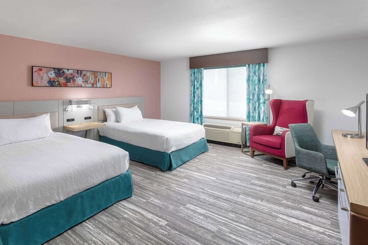 2 Queen Beds (1 of 10)