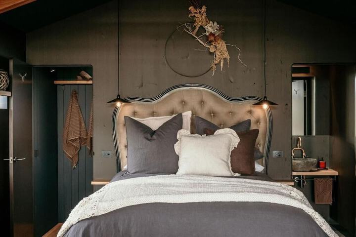 Room 2 of 17