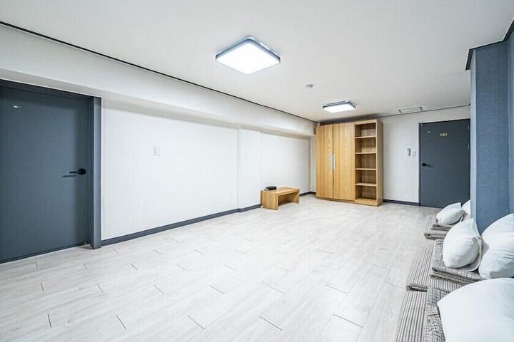 Room 42 of 65