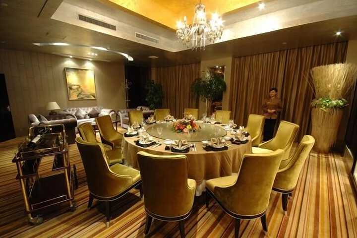 Ballroom/Hall 20 of 21