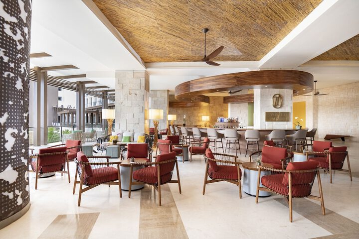 Entrance & Lobby