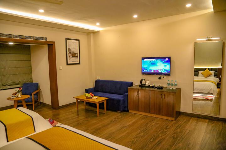 Room 17 of 28