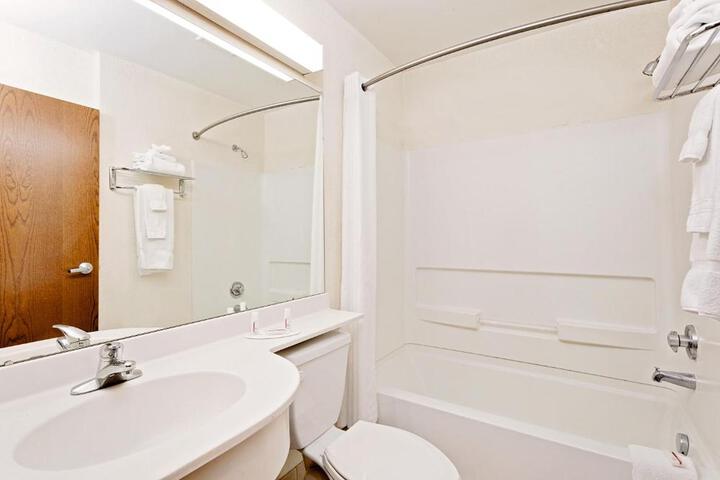 1 Queen Bed Mobility Hearing Accessible Room Roll in Shower (2 of 18)