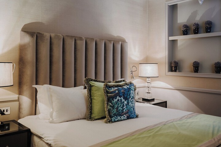 Room 43 of 224