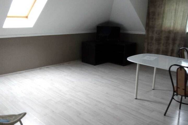 Room 8 of 9