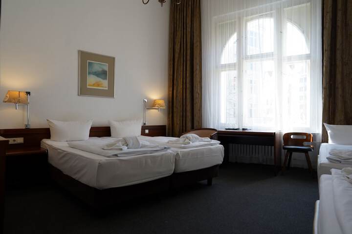 Room 27 of 69