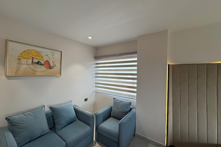 Room 5 of 17