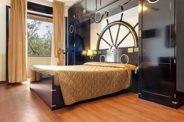 Hotel Entry