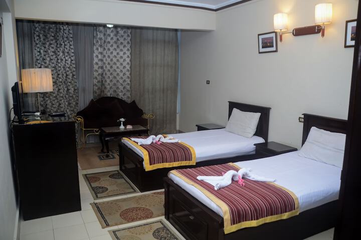 Room 5 of 10