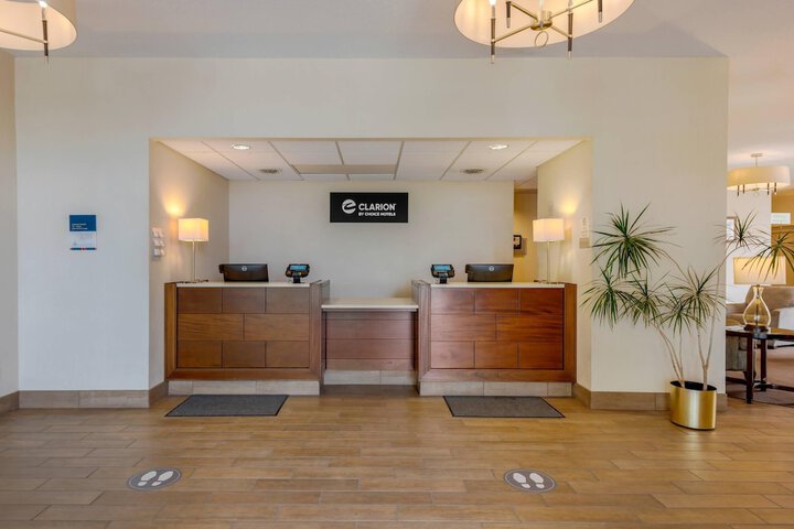 Entrance & Lobby