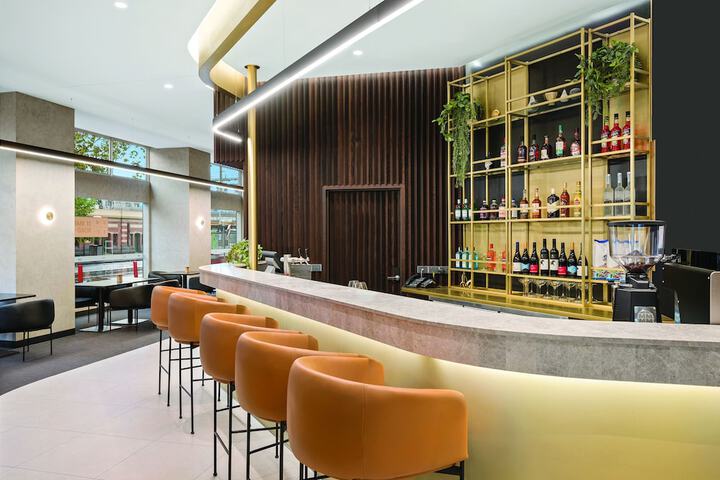 Lounge 66 of 84