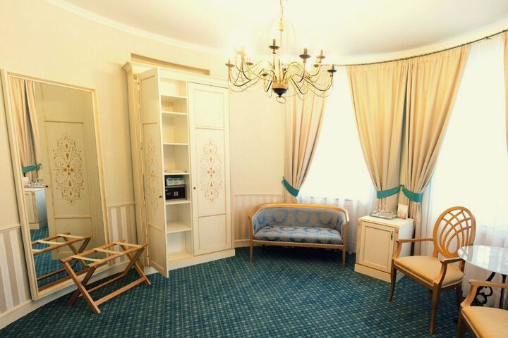 Room 29 of 90