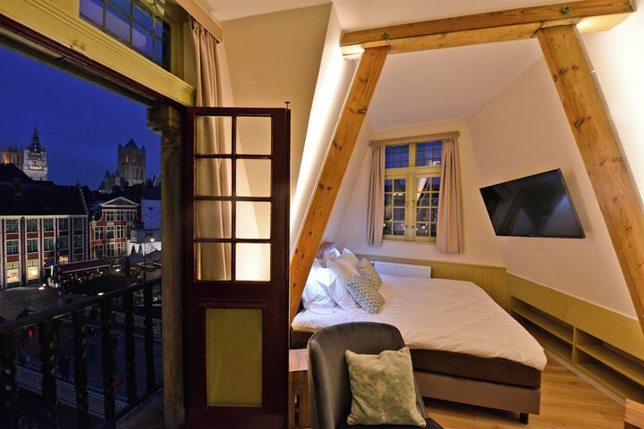 Room 2 of 25