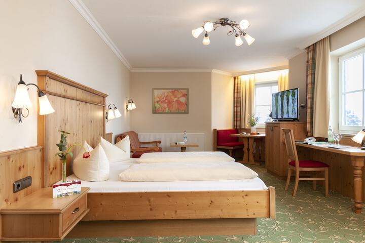 Room 6 of 63