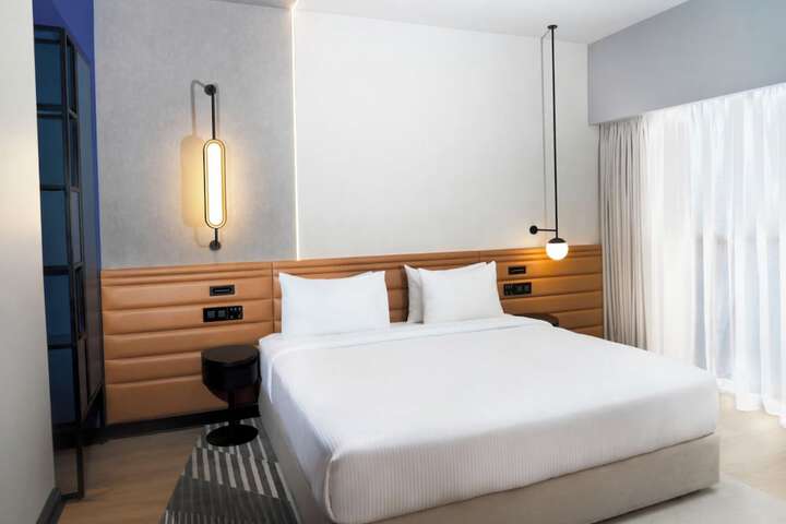 Room 8 of 40