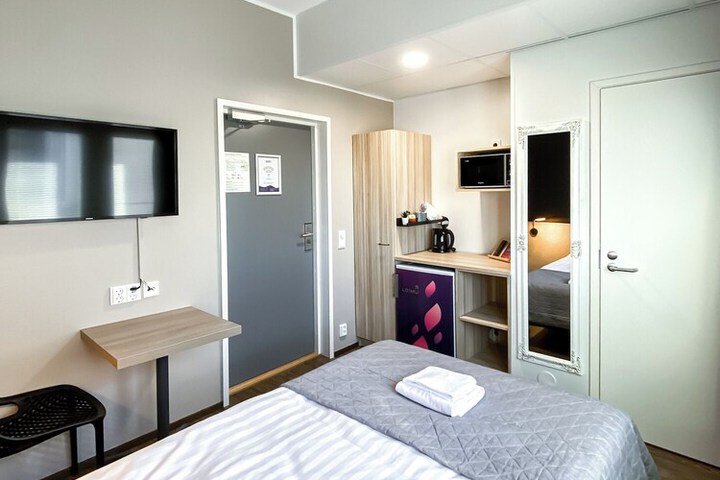 Room 18 of 33