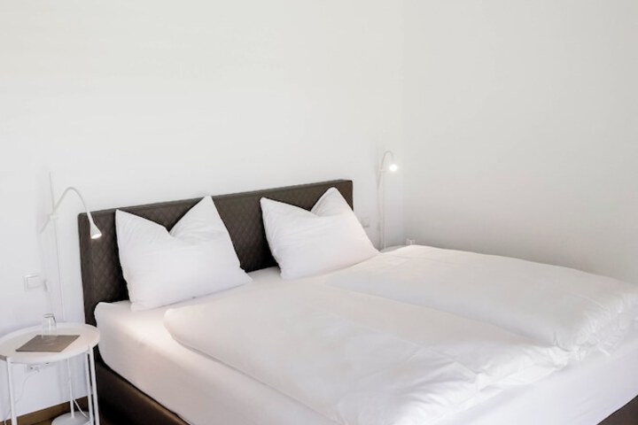 Room 12 of 38