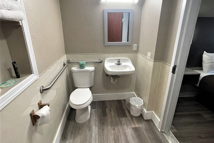 Basic Queen Bed (2 of 5)
