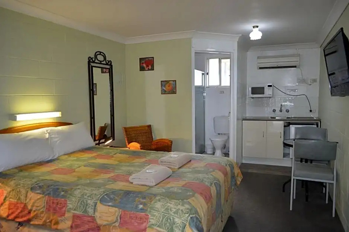 Room 5 of 11