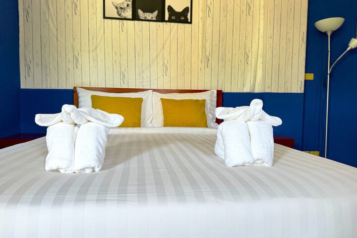 Room 27 of 79