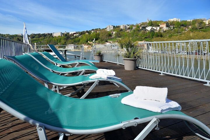 Sundeck 45 of 51