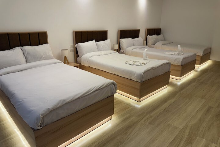 Room 10 of 32