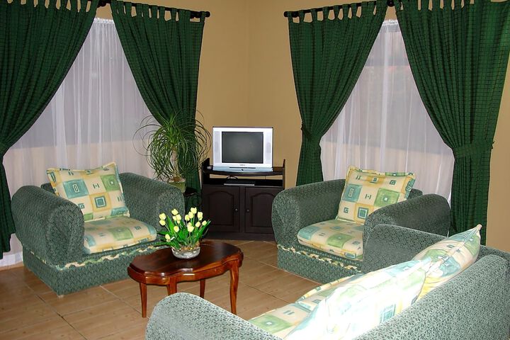 Room 17 of 38