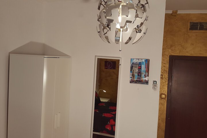 Room 11 of 16