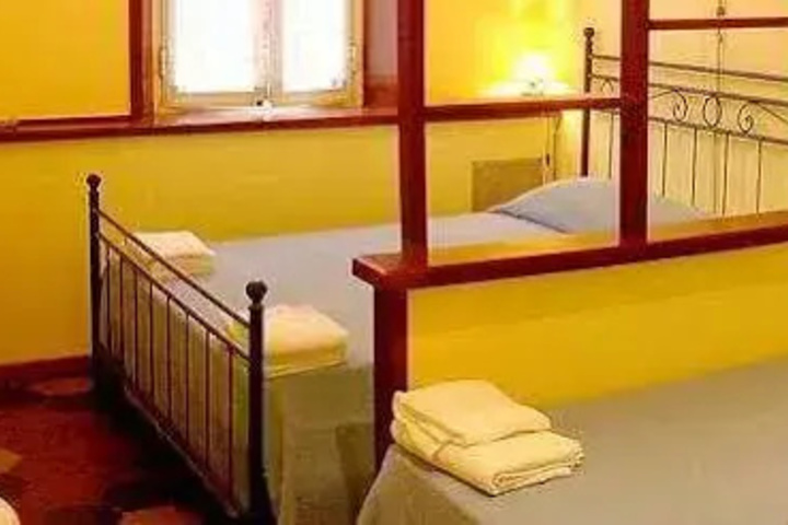 Room 6 of 7
