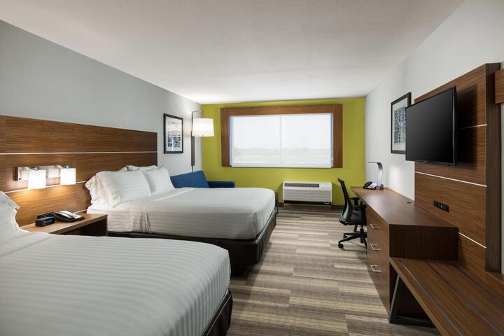 2 Queen Beds (2 of 7)