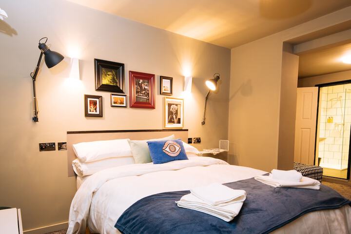 Room 2 of 46