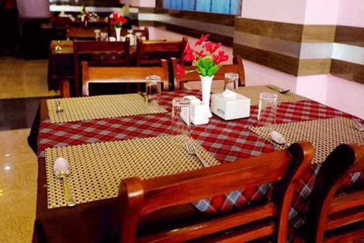 Dining 7 of 11