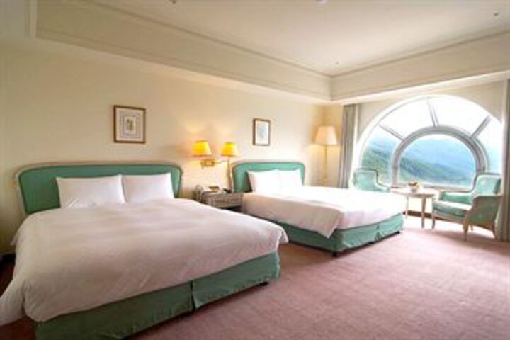 Hotel Suite Photo