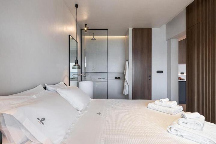 Room 6 of 38
