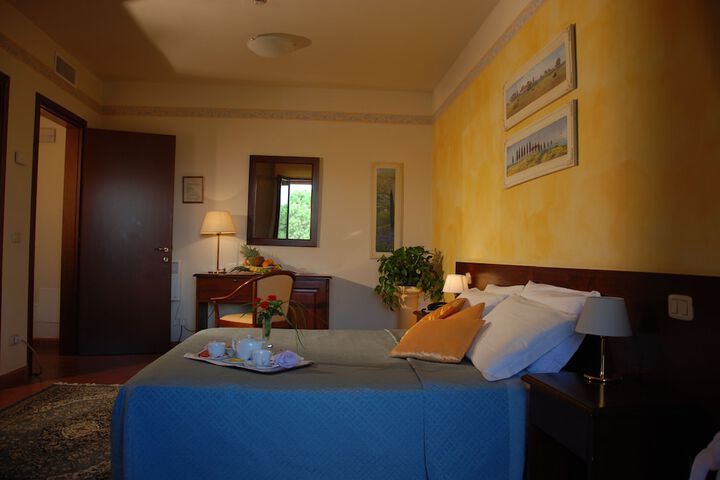 Room 6 of 51