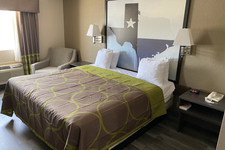 1 King Bed (8 of 11)