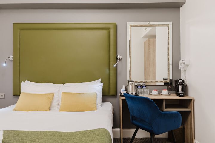 Room 53 of 165