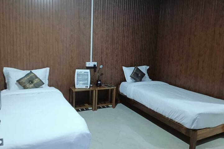 Room 3 of 9