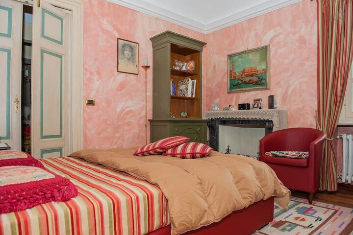 Room 6 of 55